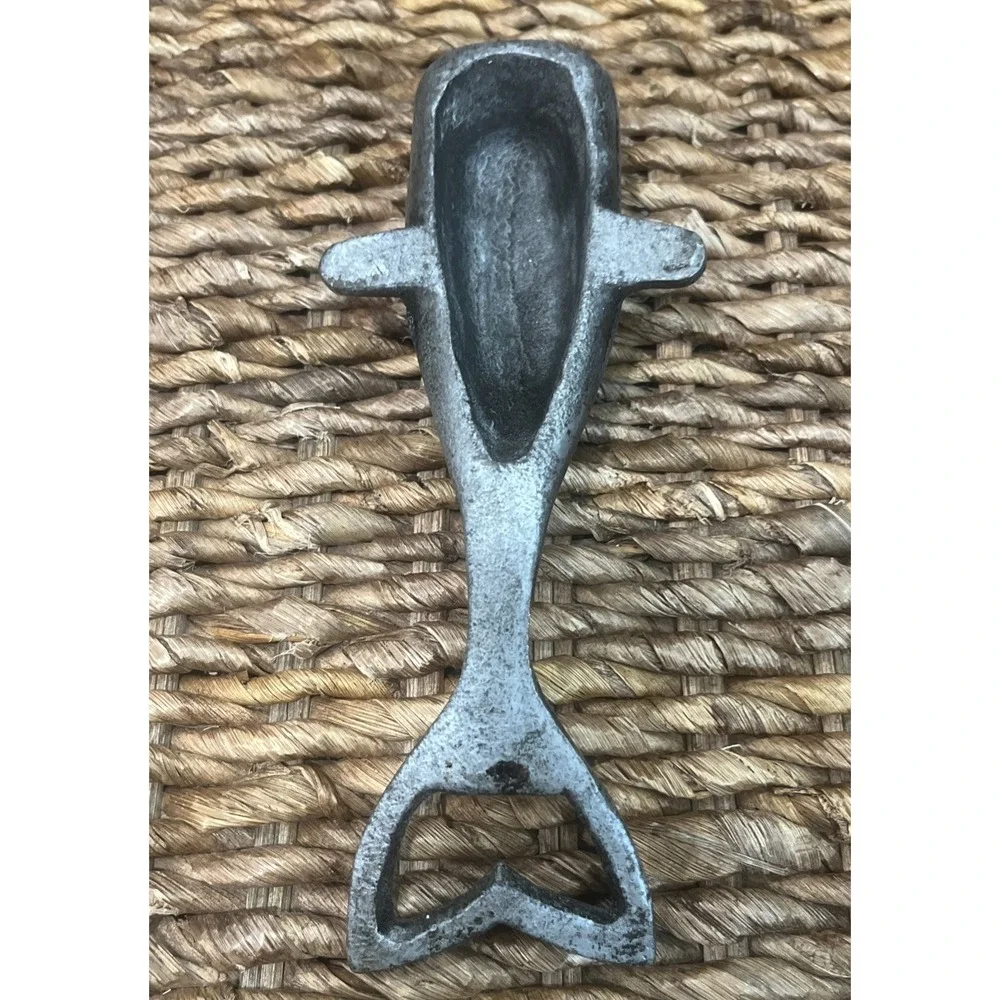 Tommy Bahama Cast Iron Whale Bottle Opener Beer Soda Drink Barware Heavy Duty!‎